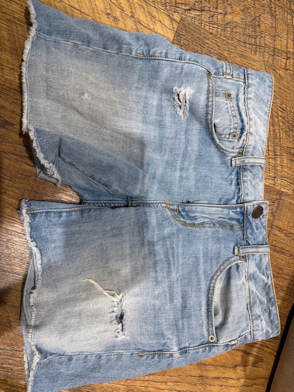 AMERICAN EAGLE Light Wash Distressed Denim Cutoff Shorts-Size 2